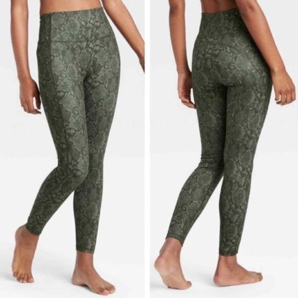 all in motion Women’s snake print athletic leggings 7/8 length | size M - Picture 1 of 4